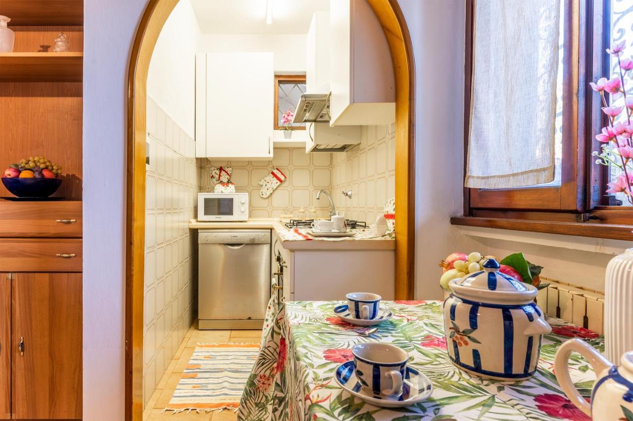 La Casetta Di Silvia Mommio Buitenkant foto