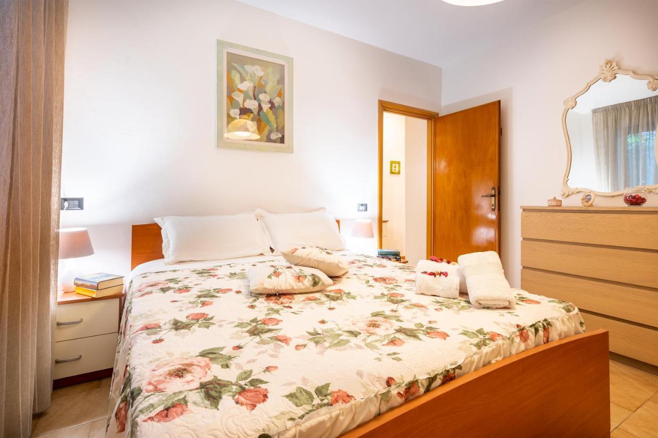 La Casetta Di Silvia Mommio Buitenkant foto