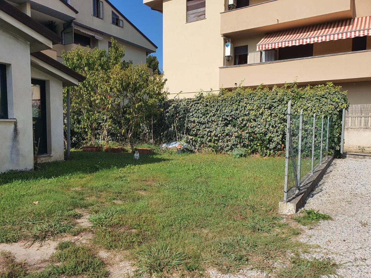 La Casetta Di Silvia Mommio Buitenkant foto